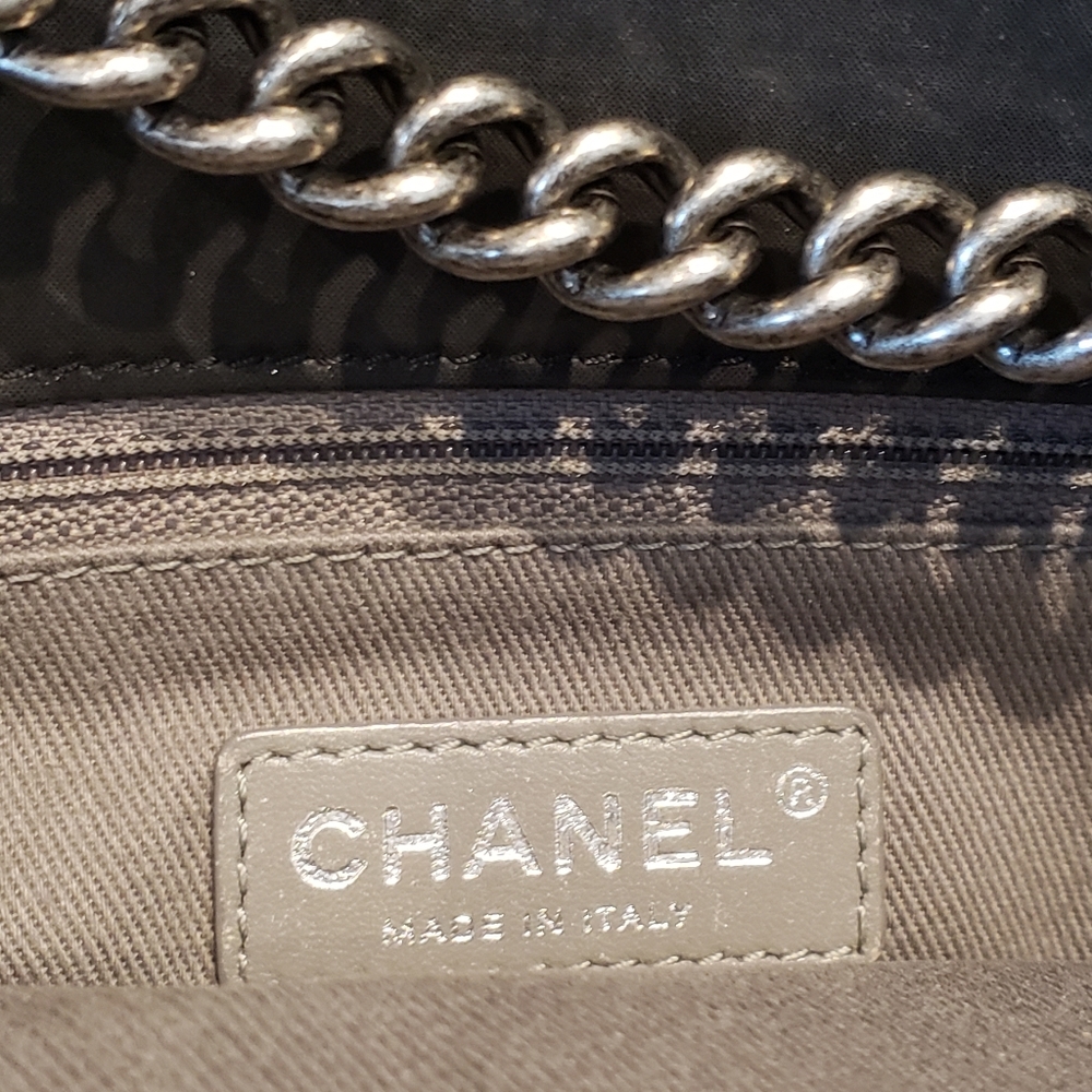 SOLD 💯% authentic C H A N E L - Picture 3 of 15